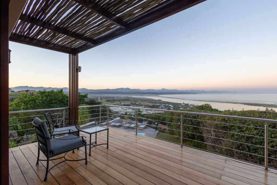 7 Bedroom Property for Sale in Bowtie Western Cape